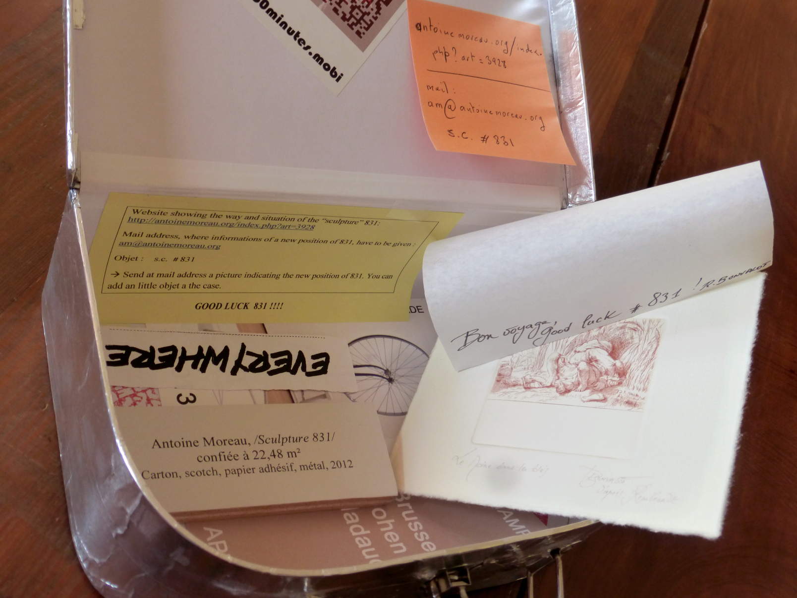 int&eacute;rieur de la sculpture 831 (avec gravure de Ren&eacute; Bonvalot entre autres))